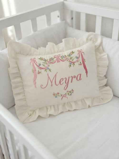Personalisertes Babykissen mit Blumen-Stickerei & Wunschnamen – Kissenbezug (30x40 cm)
